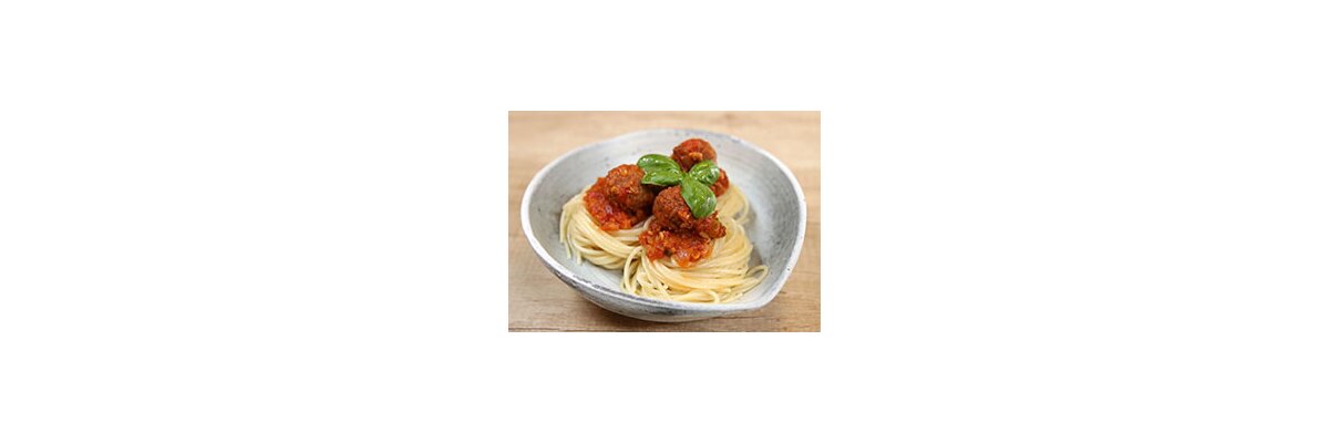 Spaghetti mit VerdinoSnack Plant-Based Veggie Balls und Green Course Vegan Bolognese - 